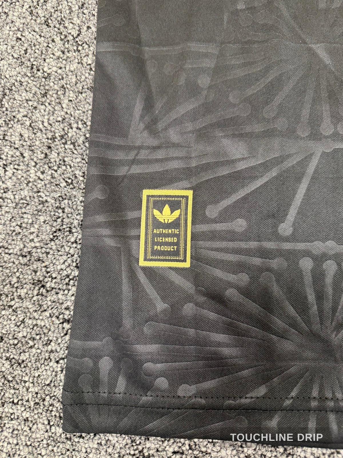 badge closeup product image of Adidas Mexico Gold Long Sleeve Jersey