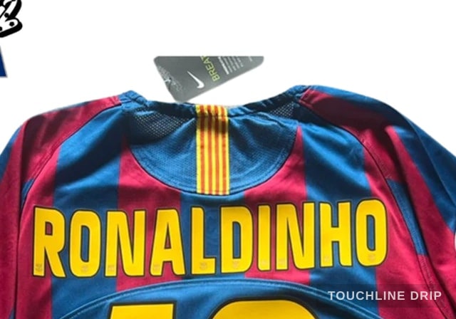 collar detail image of Barcelona 05/06 UCL Final Ronaldinho #10 Home Jersey