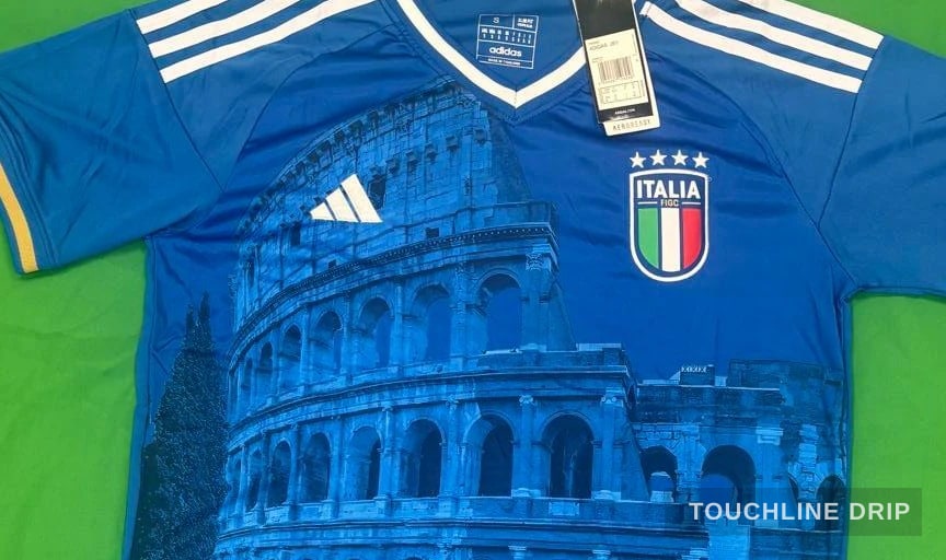 logo closeup detail image of Italy Deep Blue Colloseum Jersey