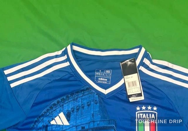 collar detail image of Italy Deep Blue Colloseum Jersey