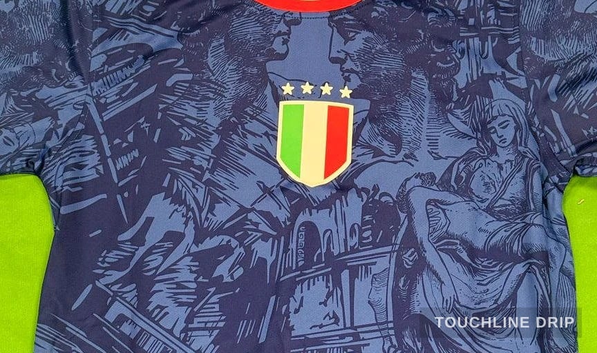 logo closeup detail image of Italy Vittoria Divina Premium Kit