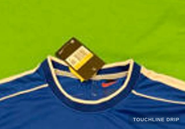 collar detail image of 98 Braz Away